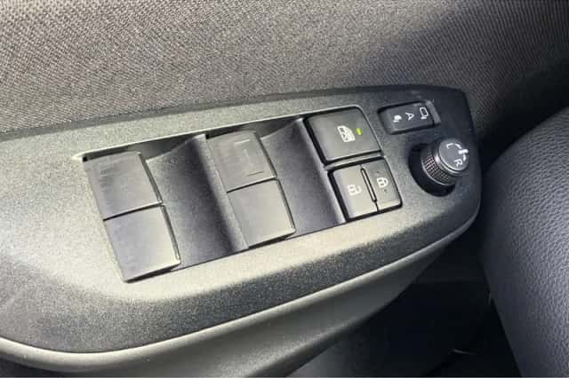 Toyota Yaris Cross (2025) thumbnail 24