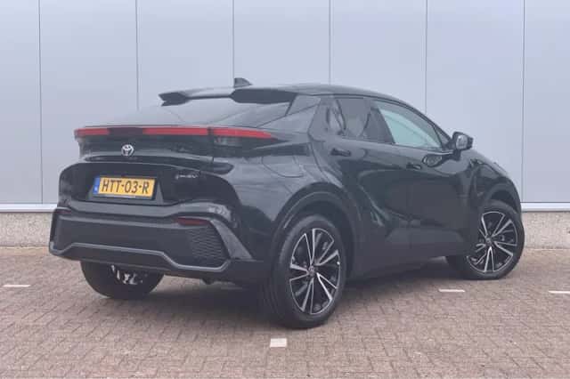 Toyota C-HR (2025) thumbnail 2