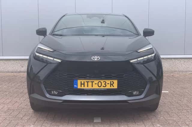 Toyota C-HR (2025) thumbnail 3