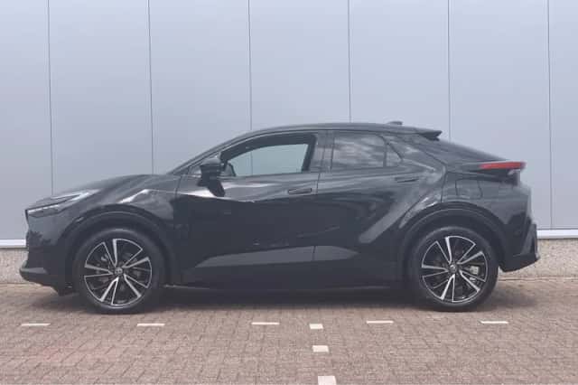 Toyota C-HR (2025) thumbnail 4