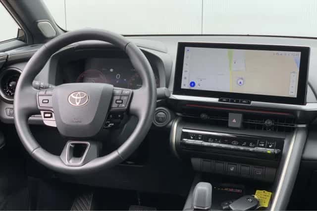 Toyota C-HR (2025) thumbnail 10