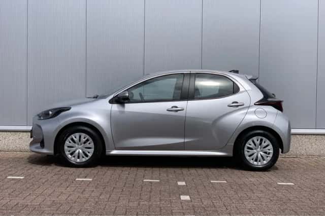 Toyota Yaris (2025) thumbnail 4
