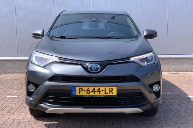 Toyota RAV4 (2017) thumbnail 3