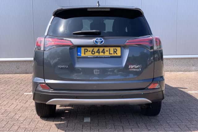 Toyota RAV4 (2017) thumbnail 5