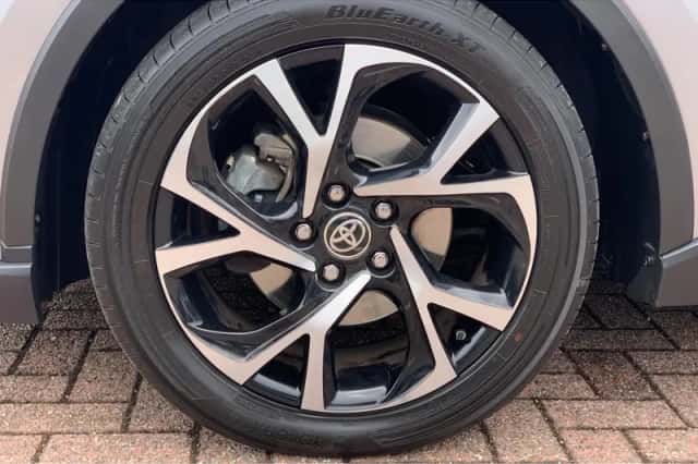 Toyota C-HR (2021) thumbnail 6