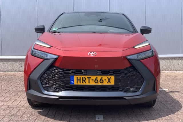 Toyota C-HR (2025) thumbnail 3