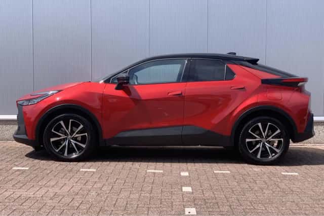 Toyota C-HR (2025) thumbnail 4