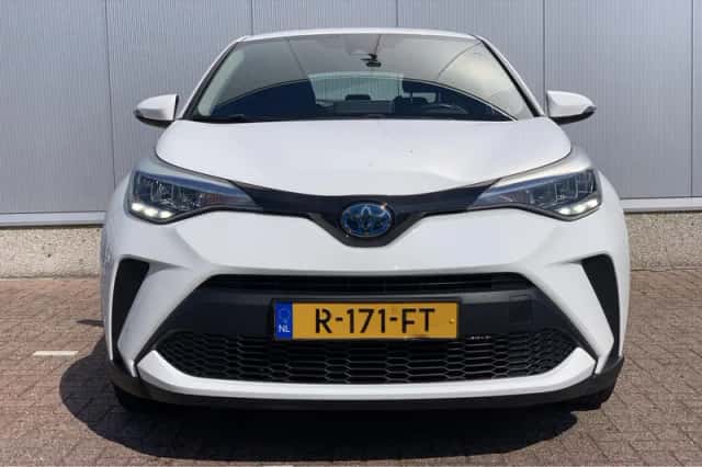 Toyota C-HR (2022) thumbnail 3
