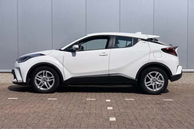 Toyota C-HR (2022) thumbnail 4
