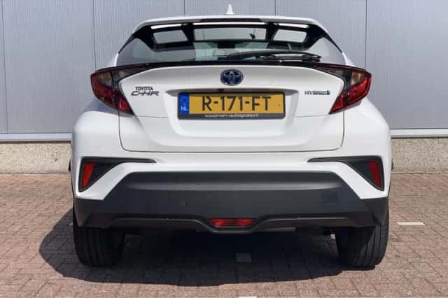 Toyota C-HR (2022) thumbnail 5