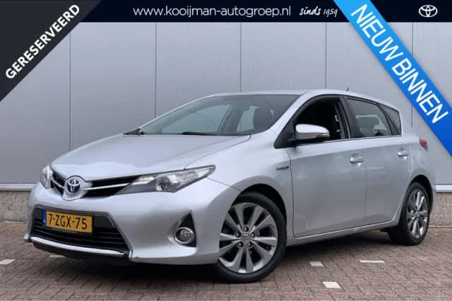 Toyota Auris (2014) thumbnail 1