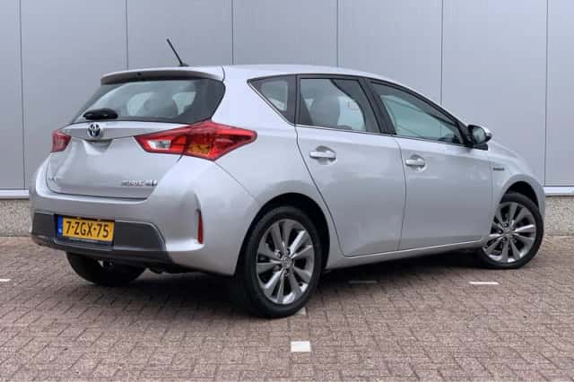 Toyota Auris (2014) thumbnail 2