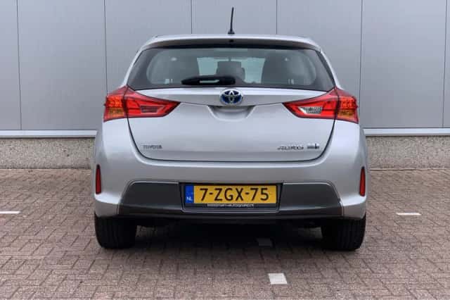 Toyota Auris (2014) thumbnail 5