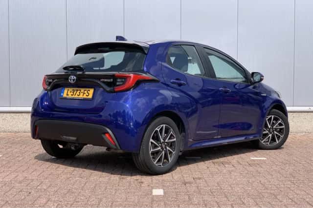 Toyota Yaris (2021) thumbnail 2
