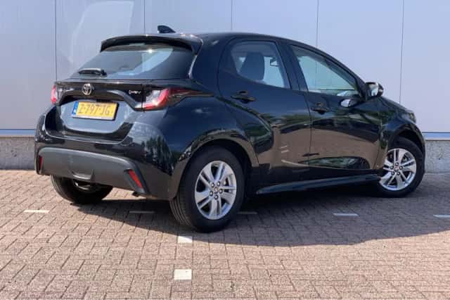 Toyota Yaris (2024) thumbnail 2