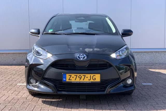 Toyota Yaris (2024) thumbnail 3