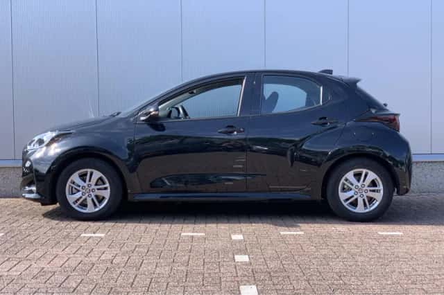 Toyota Yaris (2024) thumbnail 4
