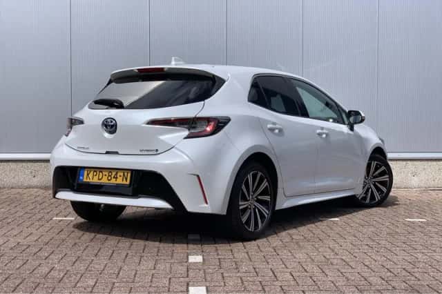 Toyota Corolla (2022) thumbnail 2