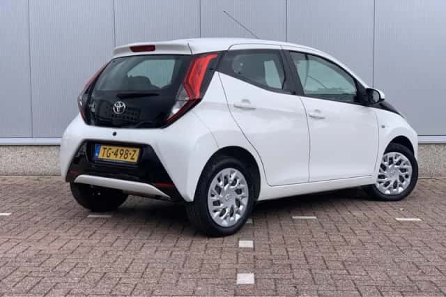 Toyota Aygo (2018) thumbnail 2