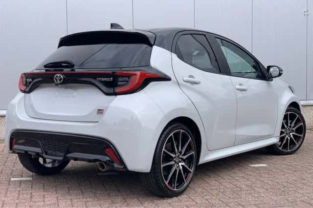 Toyota Yaris (2023) thumbnail 2