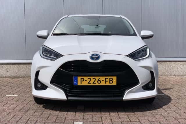 Toyota Yaris (2022) thumbnail 3