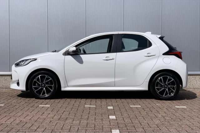 Toyota Yaris (2022) thumbnail 4