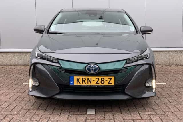 Toyota Prius (2018) thumbnail 3
