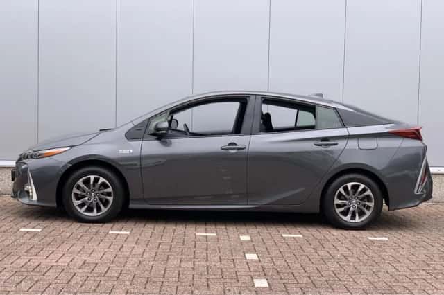 Toyota Prius (2018) thumbnail 4
