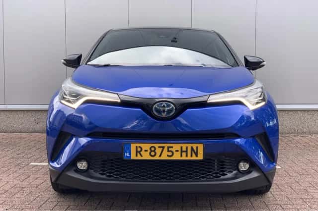 Toyota C-HR (2018) thumbnail 3