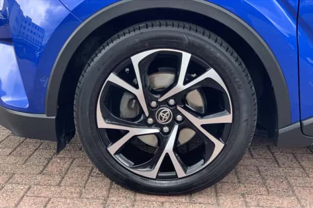 Toyota C-HR (2018) thumbnail 6