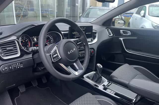 Kia XCeed (2023) thumbnail 16