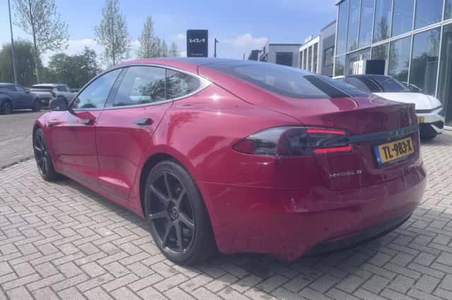 Tesla Model S (2018) thumbnail 2