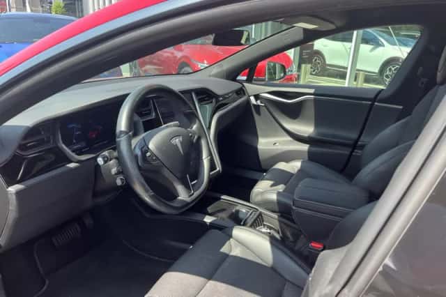 Tesla Model S (2018) thumbnail 12