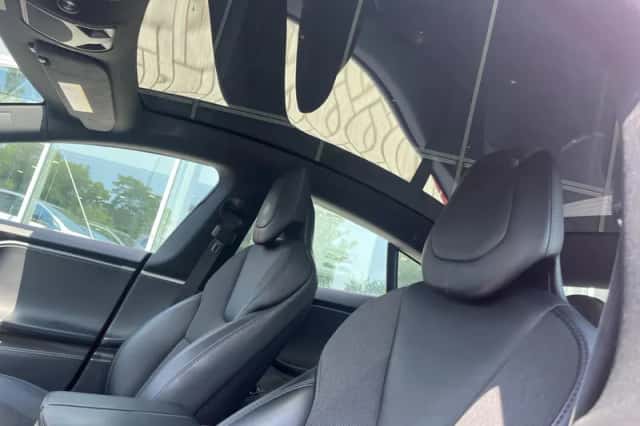 Tesla Model S (2018) thumbnail 15