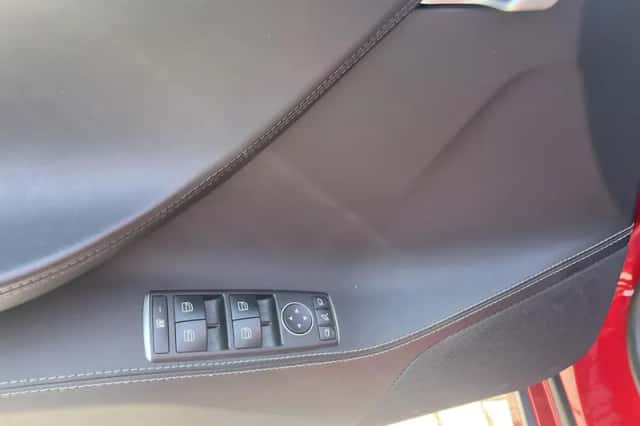 Tesla Model S (2018) thumbnail 16