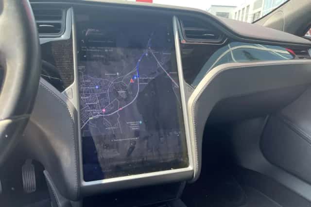 Tesla Model S (2018) thumbnail 17