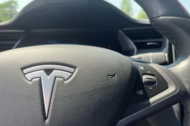 Tesla Model S (2018) thumbnail 19