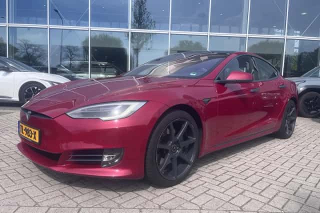 Tesla Model S (2018) thumbnail 3