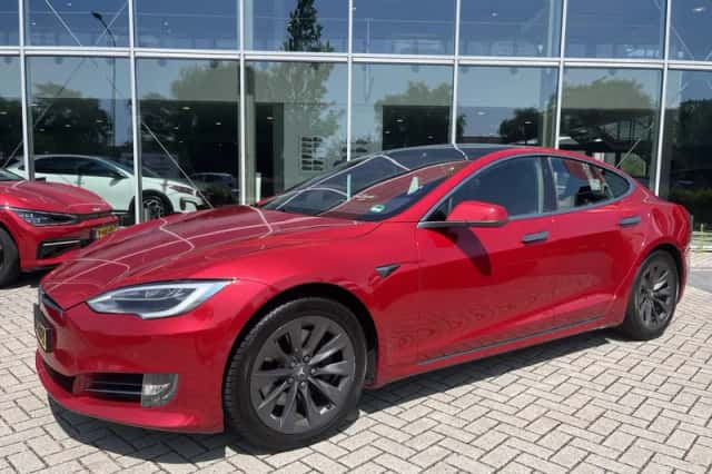 Tesla Model S (2018) thumbnail 4