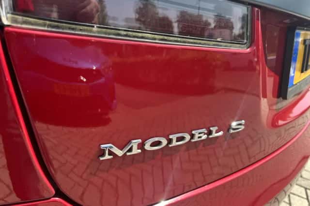 Tesla Model S (2018) thumbnail 10