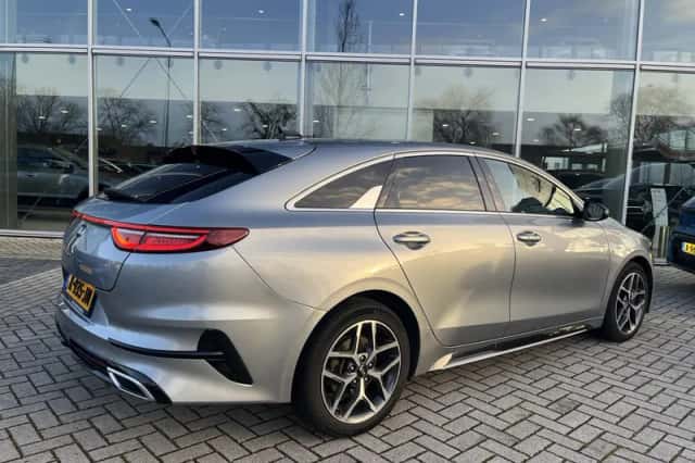 Kia Proceed (2021) thumbnail 2
