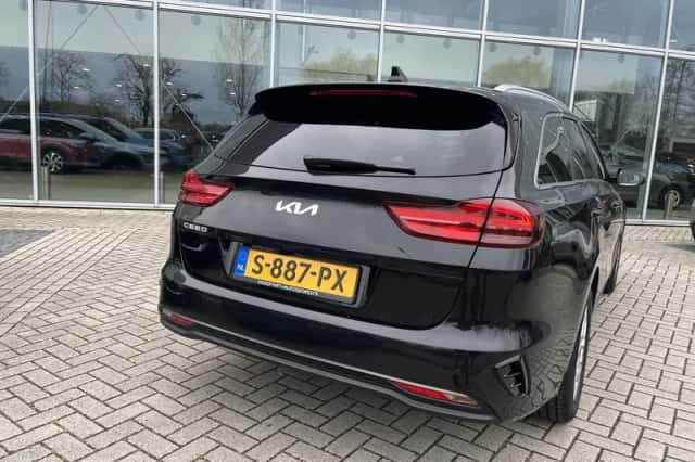 Kia Ceed Sportswagon (2023) thumbnail 2