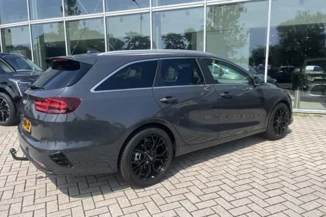 Kia Ceed Sportswagon (2024) thumbnail 2