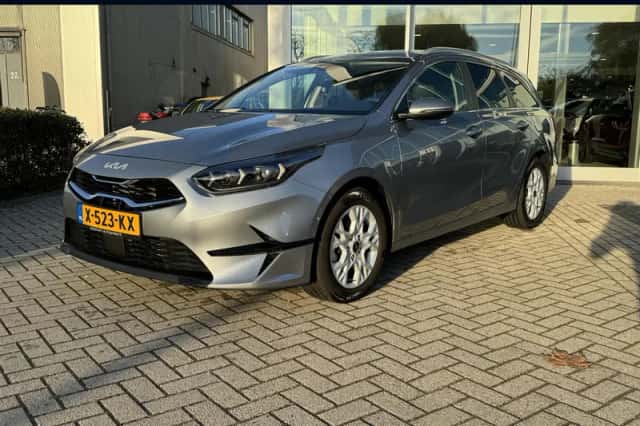 Kia Ceed Sportswagon (2023) thumbnail 1