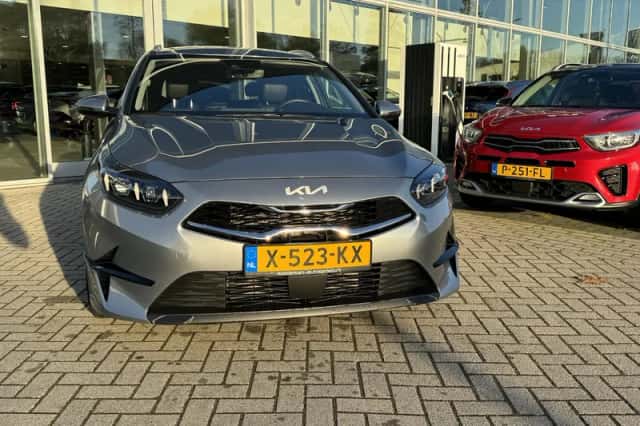 Kia Ceed Sportswagon (2023) thumbnail 2