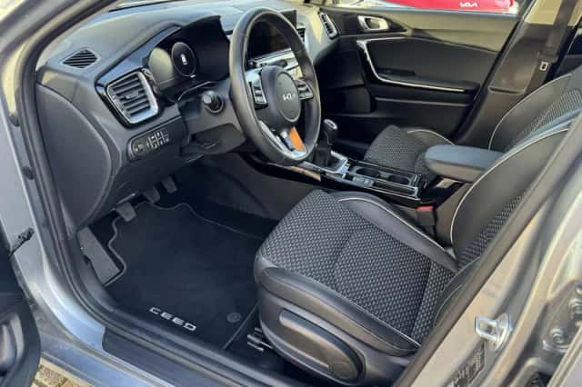 Kia Ceed Sportswagon (2023) thumbnail 14