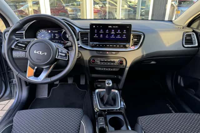 Kia Ceed Sportswagon (2023) thumbnail 19