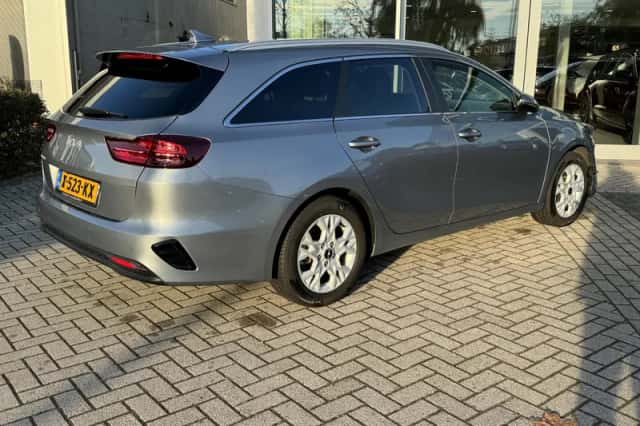 Kia Ceed Sportswagon (2023) thumbnail 4