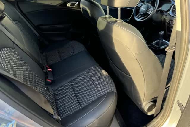 Kia Ceed Sportswagon (2023) thumbnail 9