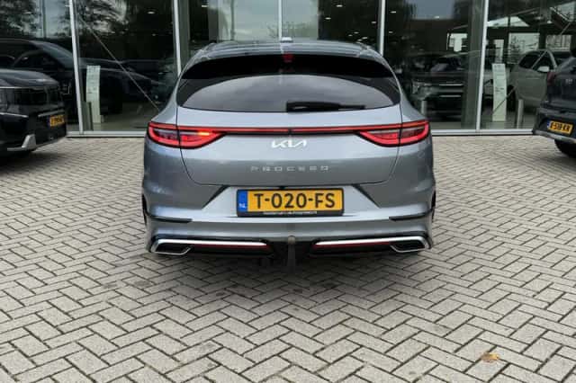 Kia Proceed (2023) thumbnail 2